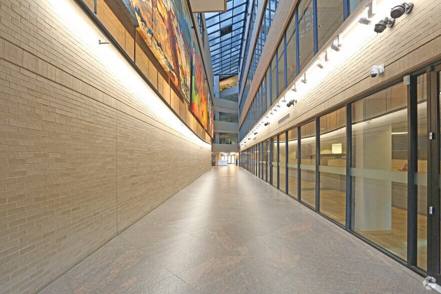 More Photos Of 4800 Fournace Pl, Bellaire Office For Lease
