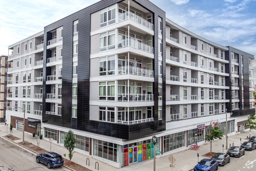 More Photos Of 2111 E Ivanhoe Pl, Milwaukee Apartments For Lease