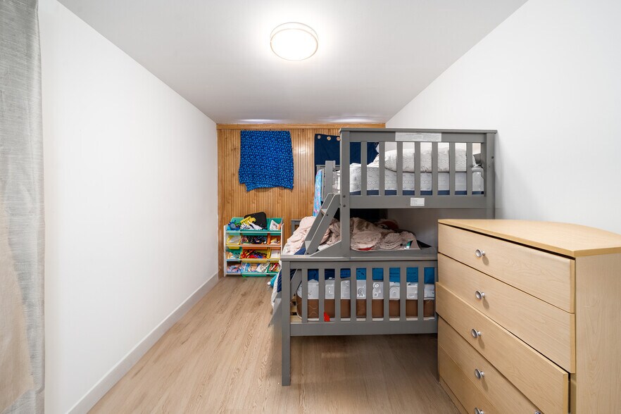 More Photos Of 103-105 Devon St, Kearny Apartments For Sale