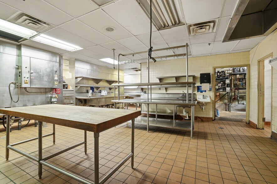 More Photos Of 143 Division St, Stevens Point Restaurant For Sale