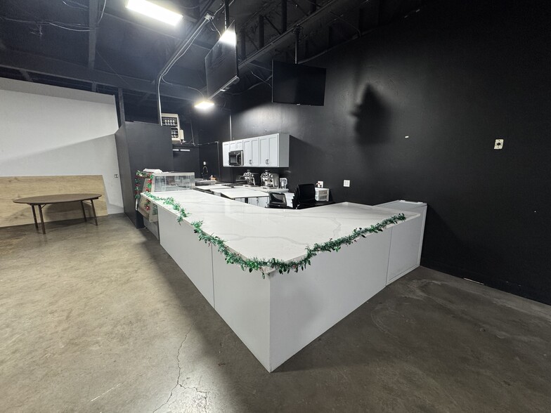 More Photos Of 3007-3023 S West Temple, Salt Lake City Light Manufacturing For Lease