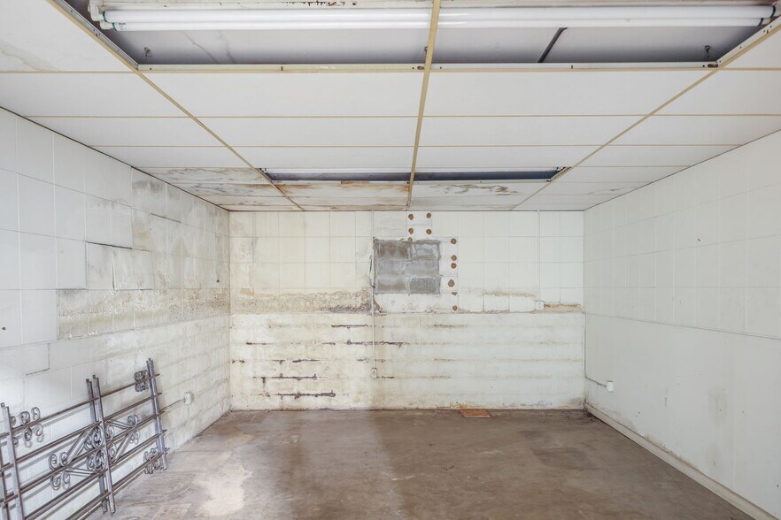 More Photos Of 8402 Speedway Dr, San Antonio Warehouse For Sale