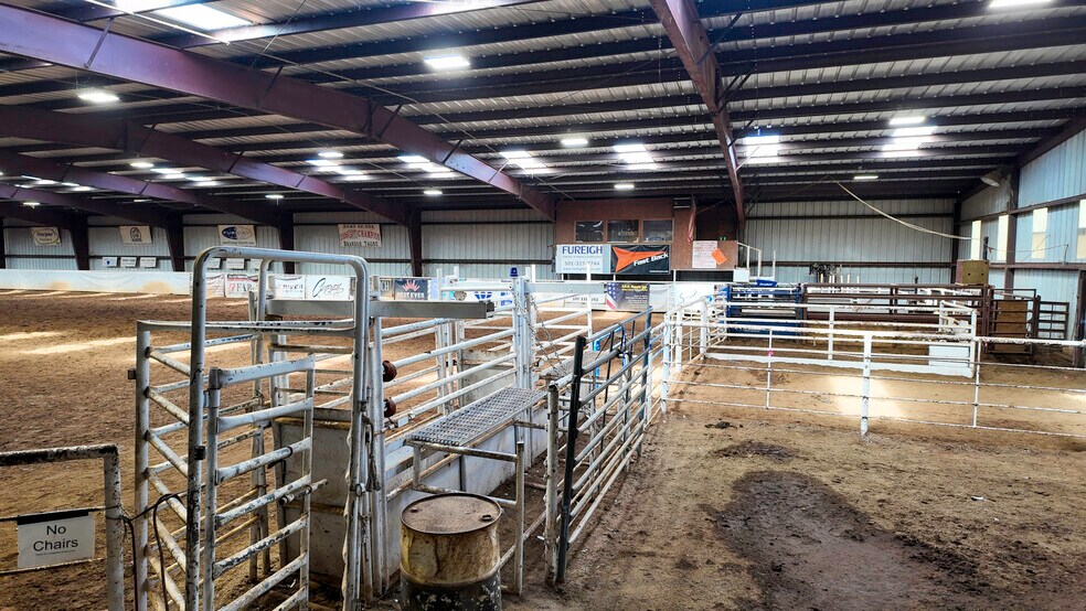 More Photos Of 99 Stacks Dr, Damascus Horse Stables For Sale