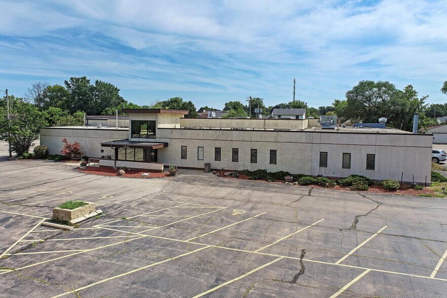 More Photos Of 2801 30th Ave, Kenosha Restaurant For Sale