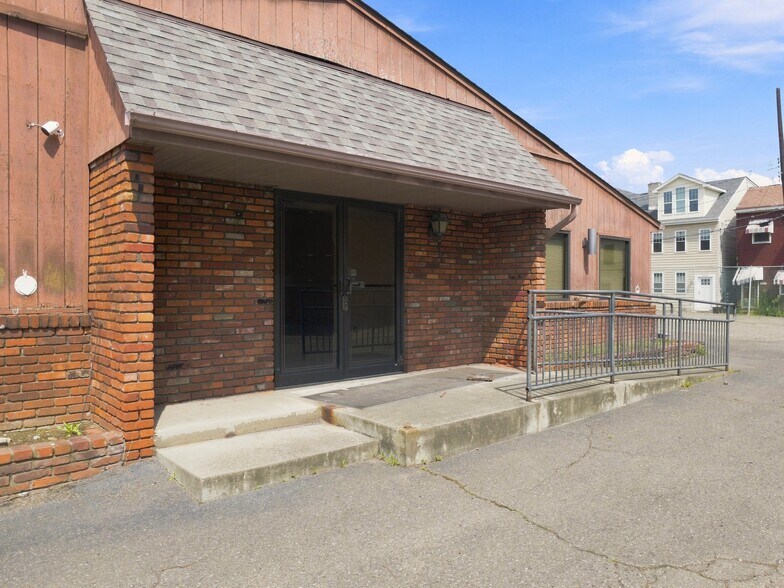More Photos Of 2417 E Carson St, Pittsburgh Office For Sale