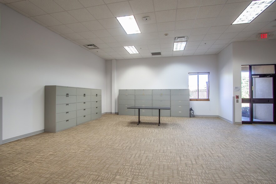 More Photos Of 210 Wiley Rd, Lagrange Warehouse For Lease