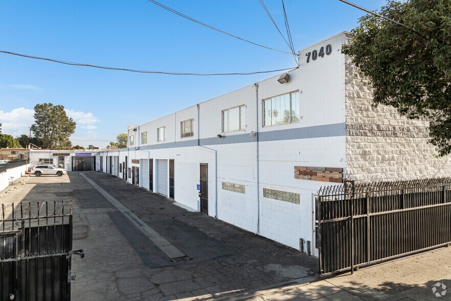 More Photos Of 7040 Darby Ave, Reseda Warehouse For Sale