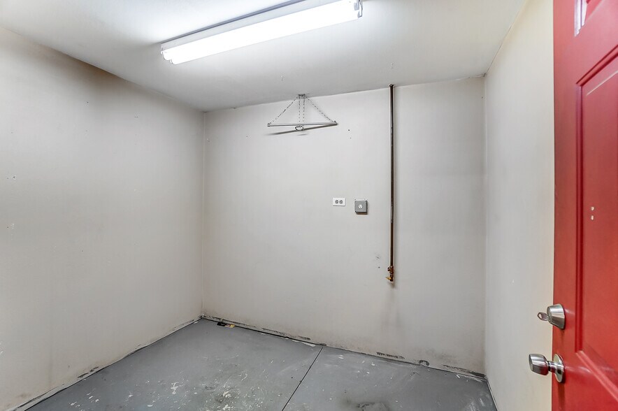 More Photos Of 20660 W Bowling Green Road, Weston Auto Repair For Sale