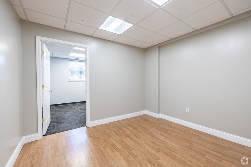 Photo of 1st Floor Ste 100 Room 4