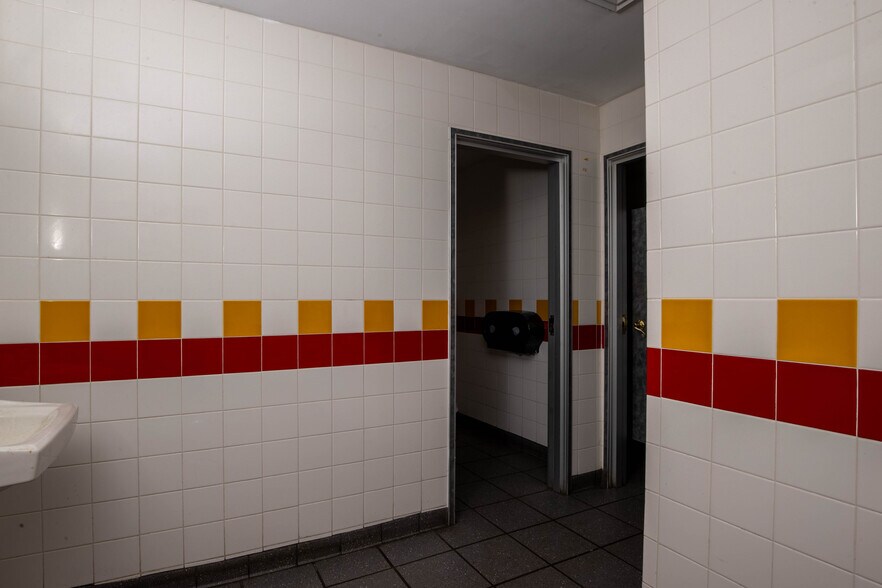 More Photos Of 14109 Highway 226 S, Spruce Pine General Retail For Sale