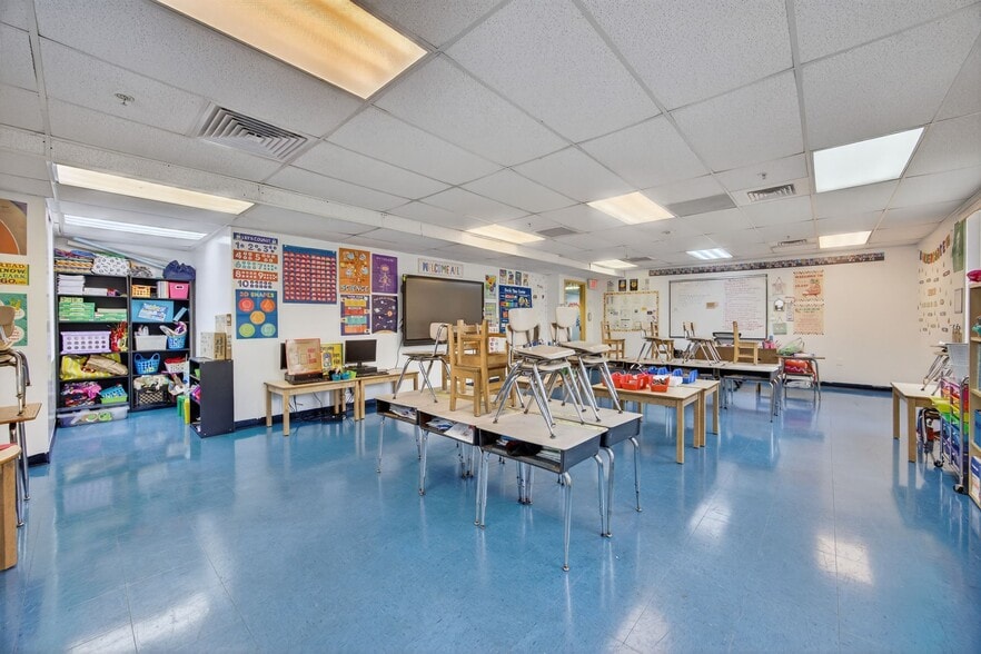 More Photos Of 713 W Palm Dr, Florida City Schools For Sale