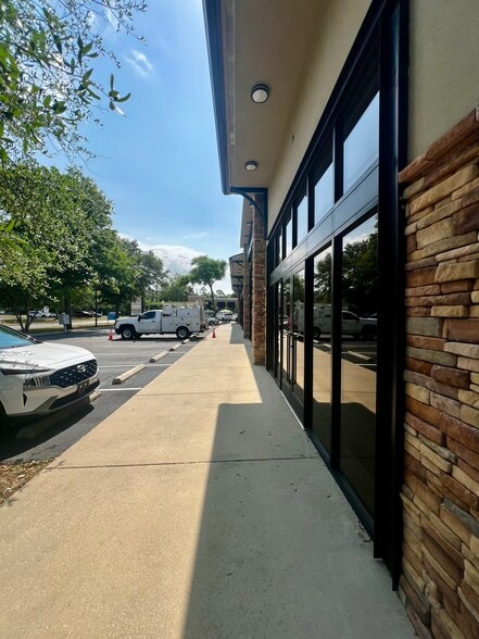 More Photos Of 1151 Office Woods Dr, Pensacola Freestanding For Sale