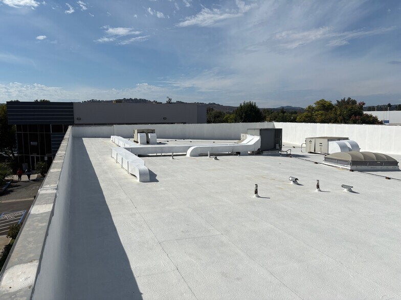 More Photos Of 5450 Tech Cr, Moorpark Manufacturing For Lease