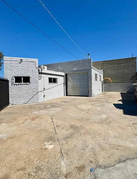 More Photos Of 14747 Lull St, Van Nuys Warehouse For Lease