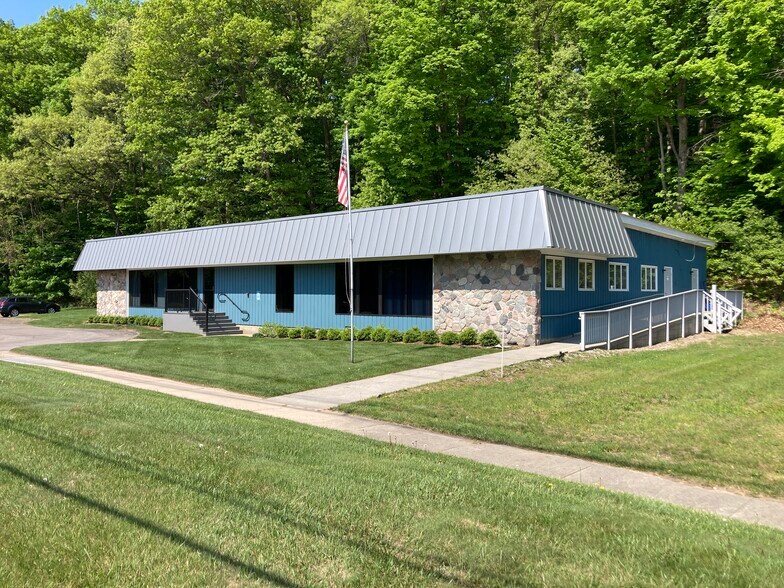 Primary Photo Of 3639 Cass Rd, Traverse City Coworking Space