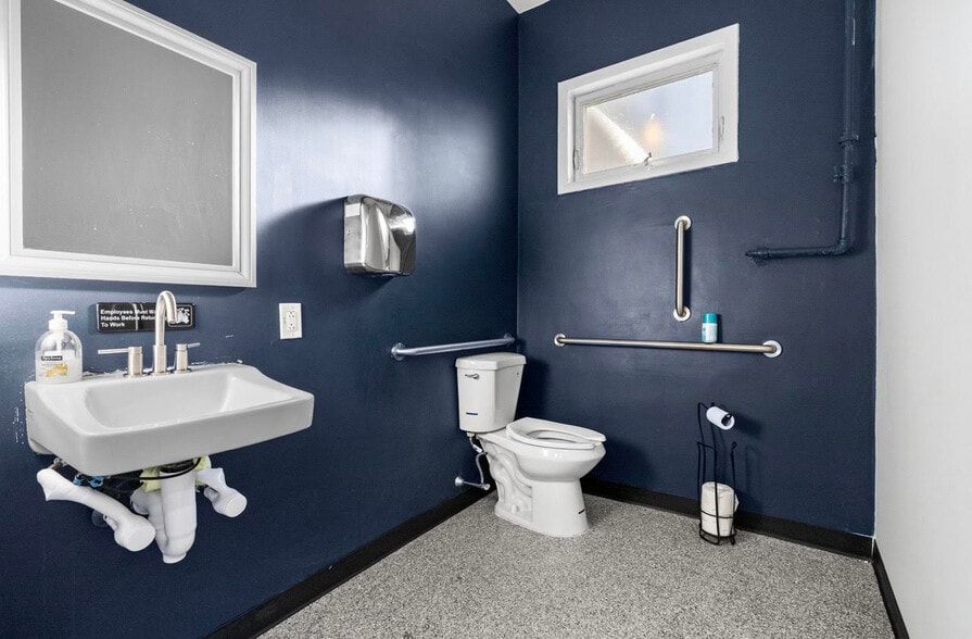 More Photos Of 2 Pond St, Bristol Storefront For Sale