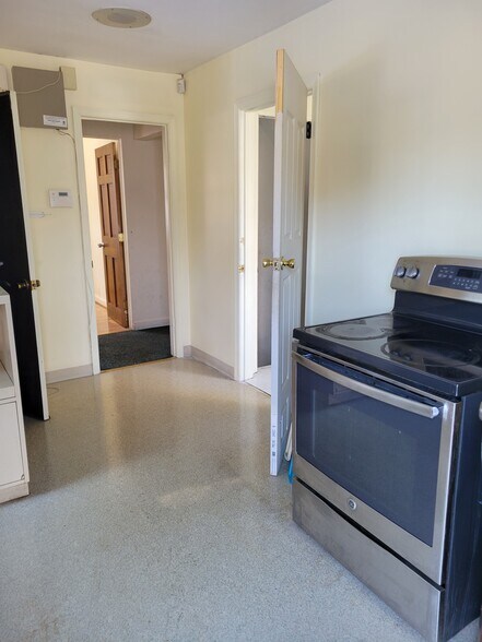 More Photos Of 201 Brookes Ave, Gaithersburg Office For Lease