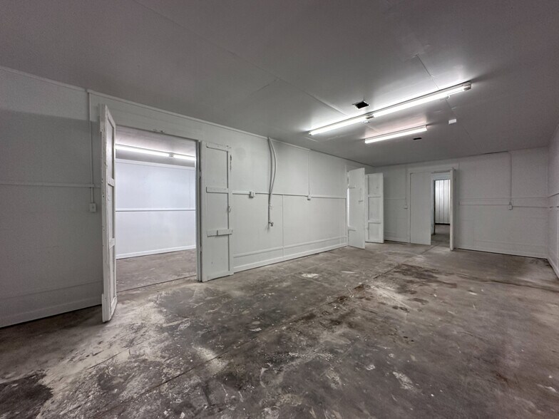 More Photos Of 1530 E 5th Ct, Tulsa Warehouse For Lease