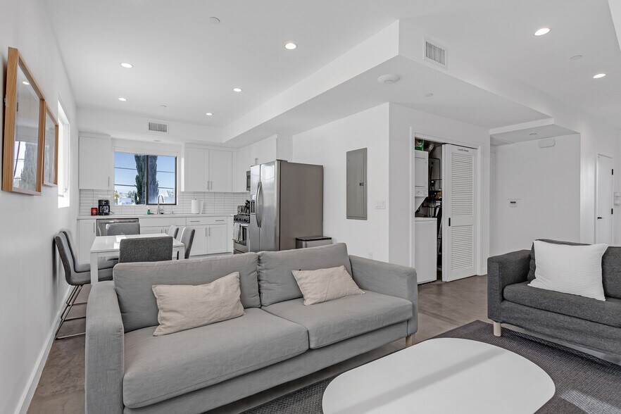 More Photos Of 2301 S Cloverdale Ave, Los Angeles Apartments For Sale