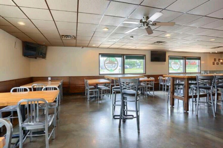 More Photos Of 6 Tristan Dr, Dillsburg Restaurant For Sale