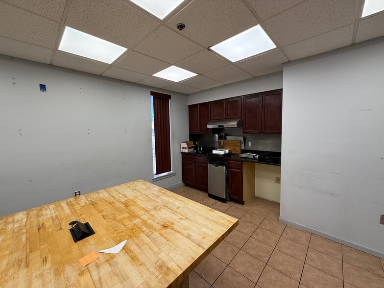 More Photos Of 4001 N American St, Philadelphia Warehouse For Lease