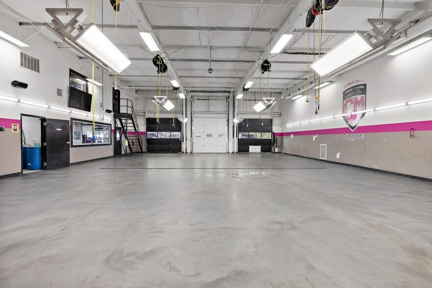 More Photos Of 270 Us Highway 321 NW, Hickory Auto Repair For Sale