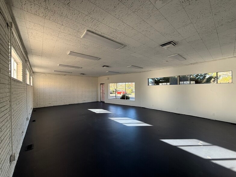 More Photos Of 2030 N Clay St, Denver Flex For Lease