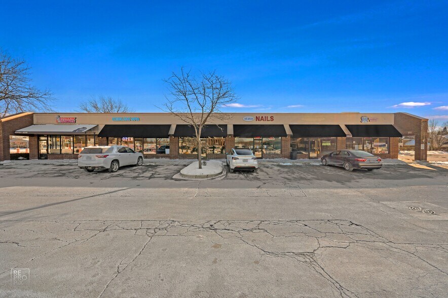 More Photos Of 4204-4244 N Arlington Heights Rd, Arlington Heights General Retail For Sale