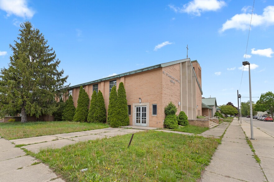 More Photos Of 266 Antoine St, Wyandotte Religious Facility For Lease