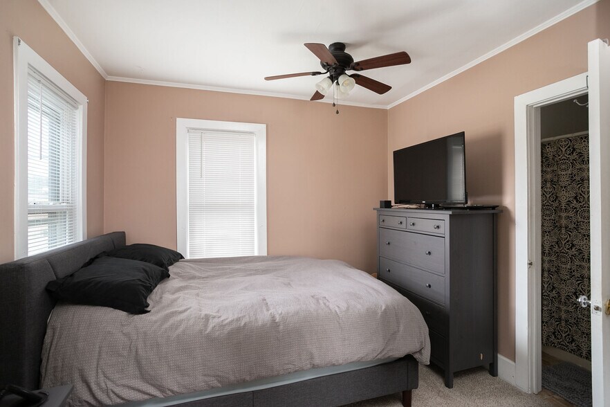 More Photos Of 37 US Highway 130, Trenton Light Manufacturing For Sale