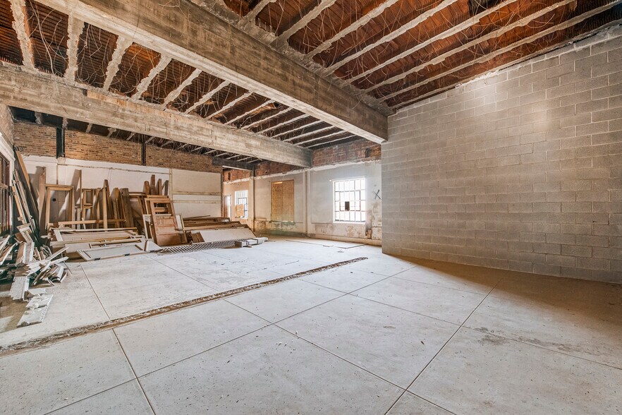 More Photos Of 502 S Main St, Rock Springs General Retail For Sale