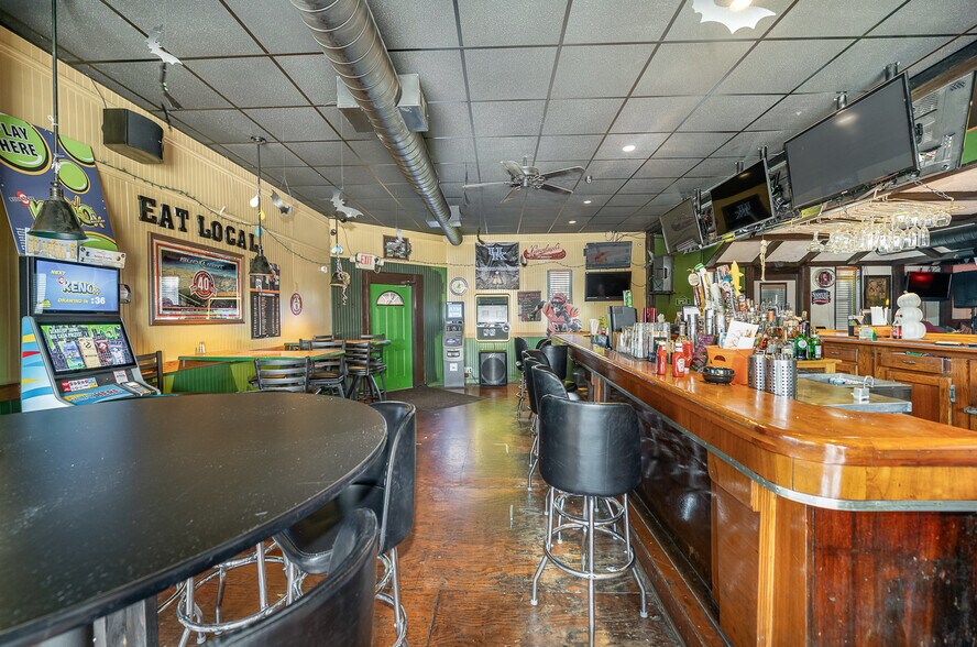 More Photos Of 3934-3938 Decoursey Ave, Covington Bar For Sale