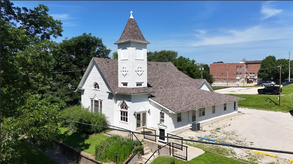 More Photos Of 307 E 6th St, Mound City Specialty For Sale