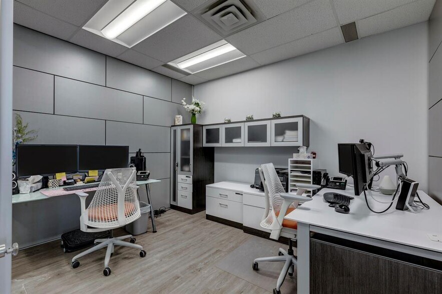 More Photos Of 2903 Kingsview Blvd SE, Airdrie Showroom For Sale
