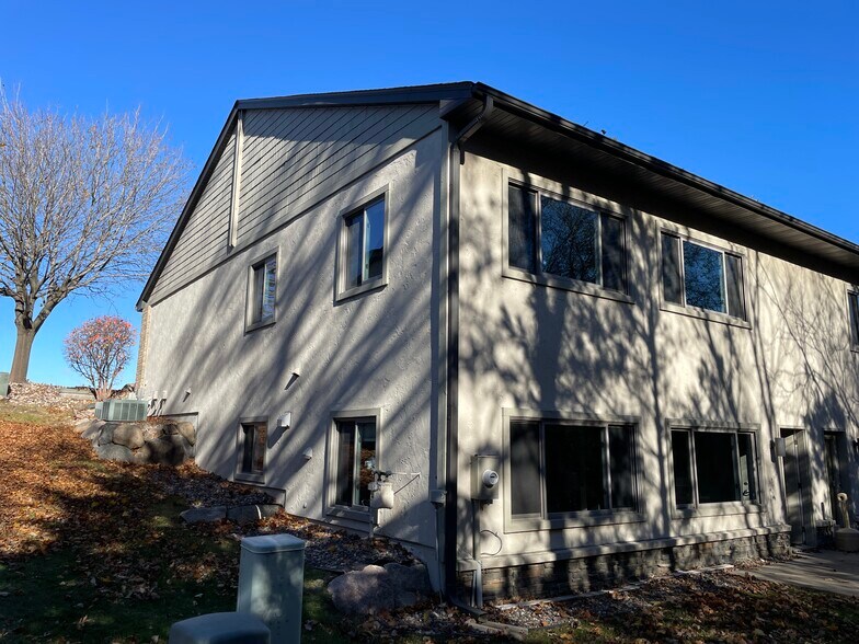 More Photos Of 5810 Blackshire Path, Inver Grove Heights Office Residential For Lease