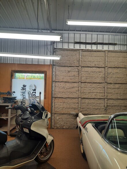 More Photos Of 1124 E Houston Ave, Crockett Freestanding For Sale