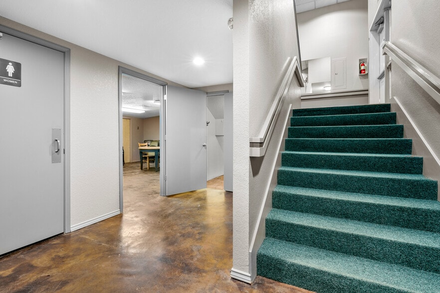 More Photos Of 804 N State St, Tacoma Religious Facility For Sale