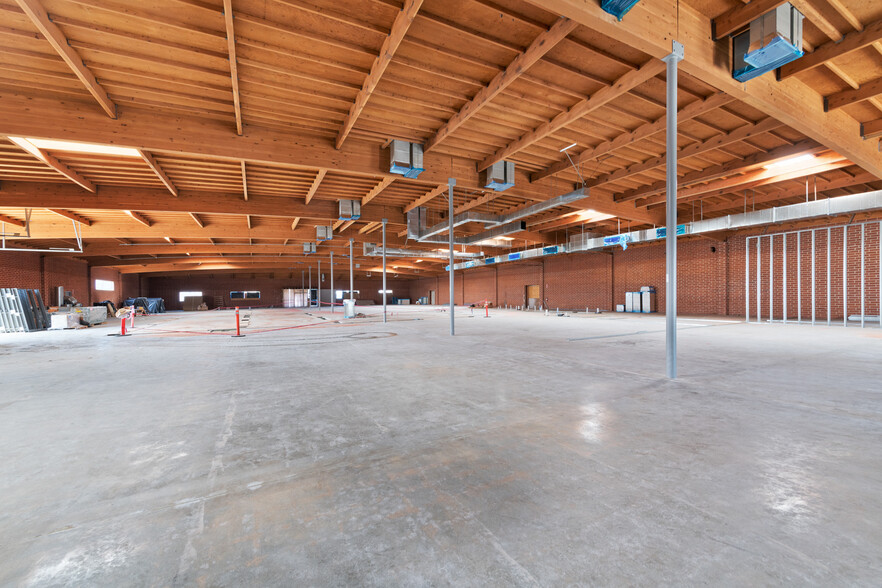 More Photos Of 13100 Yukon Ave, Hawthorne Research And Development For Lease