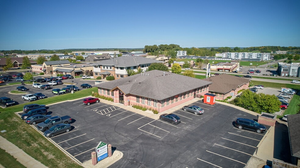 More Photos Of 2720 Superior Dr NW, Rochester Office For Lease