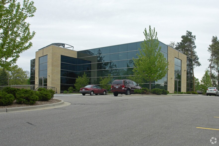 More Photos Of 4940 Cascade Rd SE, Grand Rapids Medical For Lease