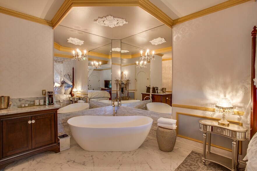 More Photos Of 315 Commercial St, Leavenworth Hotel For Sale