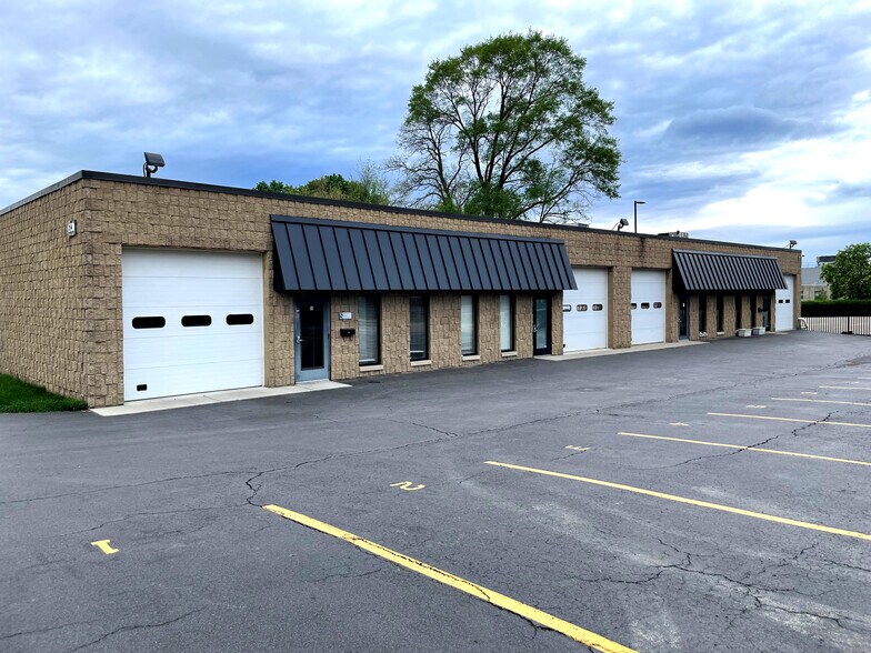 More Photos Of 214 S Hager Ave, Barrington Light Manufacturing For Lease