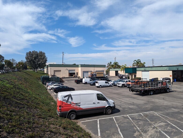 More Photos Of 2400-2402 Palm Dr, Signal Hill Warehouse For Lease