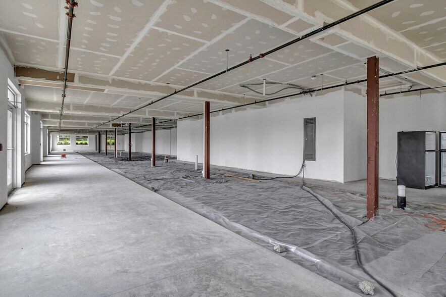 More Photos Of 100-300 Glenmose Rd, Fairport Storefront Retail Residential For Lease