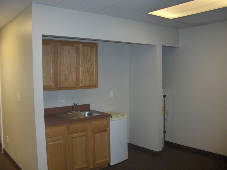 More Photos Of 1701 Mentor Ave, Painesville Medical For Lease