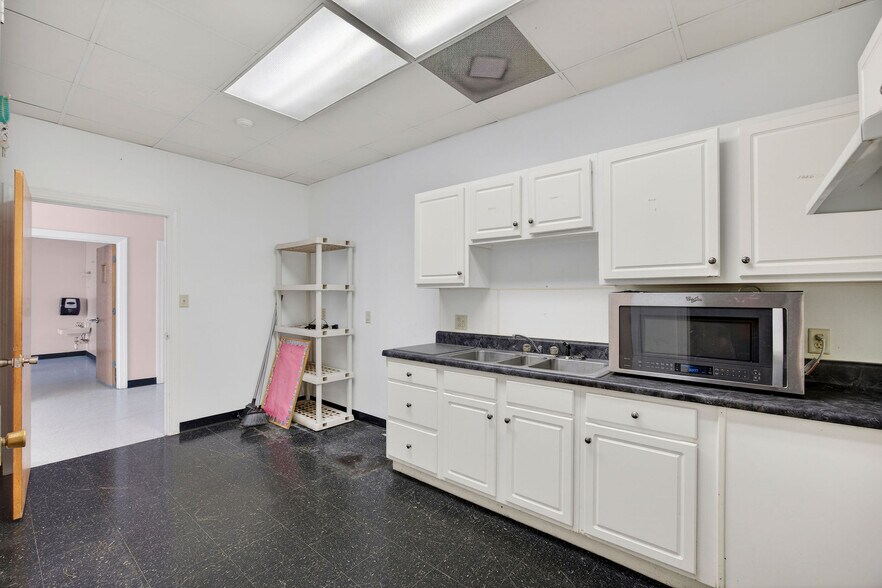 More Photos Of 3910 Princess Place Dr, Wilmington Daycare Center For Lease