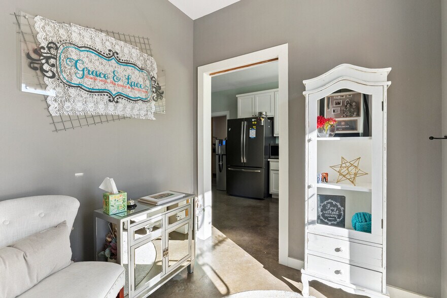 More Photos Of 2000 Windy Ter, Cedar Park Warehouse For Sale