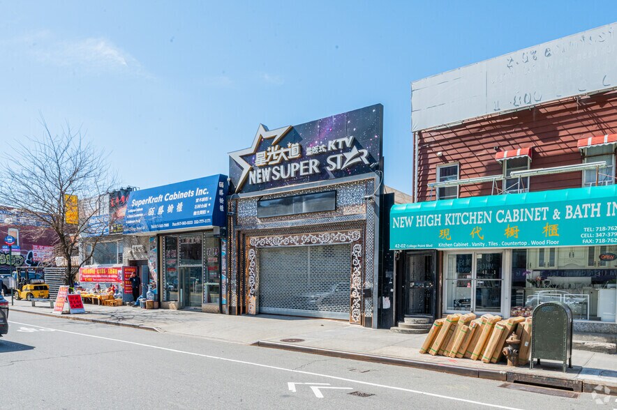 Primary Photo Of 13158 Sanford Ave, Flushing Showroom For Lease