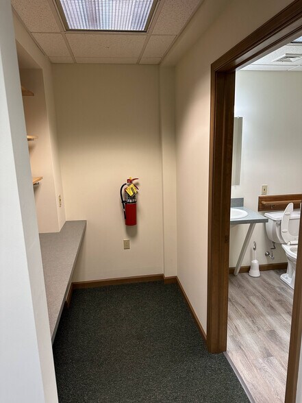 More Photos Of 2970 Corporate Ct, Orefield Medical For Lease