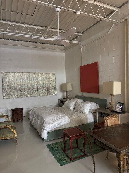 More Photos Of 4766-4768 Memphis St, Dallas Showroom For Lease